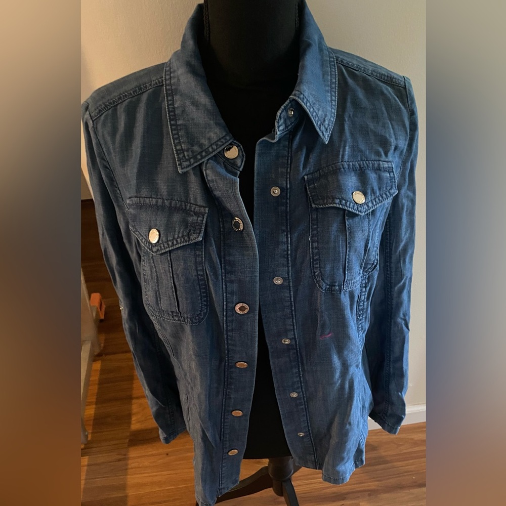 White House Black Market NWT Size Small Denim Snap Closure Women's Jacket/Shirt - Picture 4 of 11